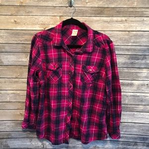 Women’s plaid long sleeve flannel